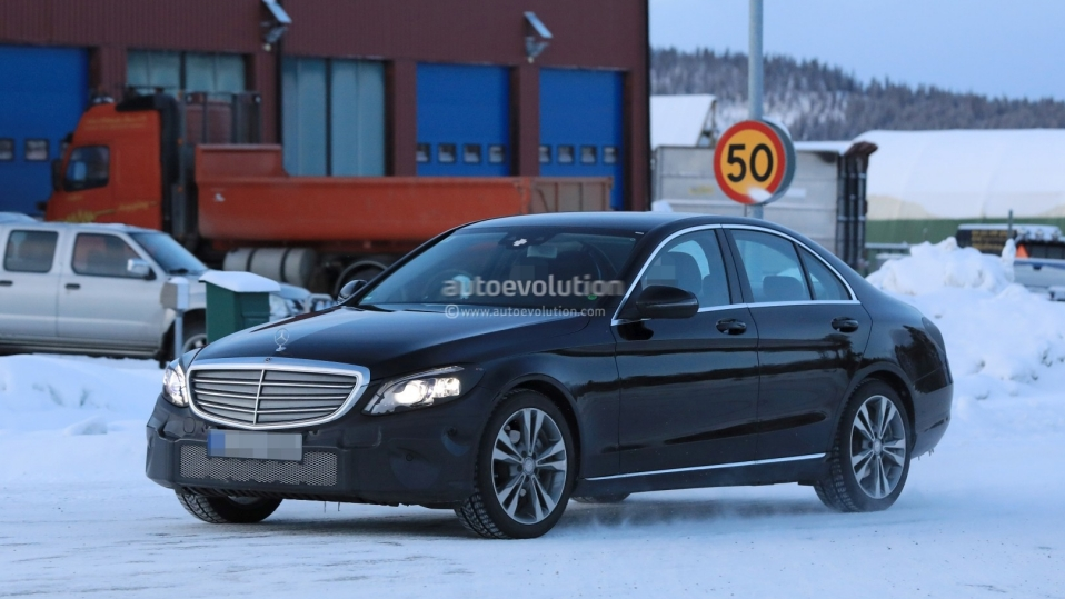 Mercedes-Benz C-Class 2018 lộ diện gần hết trên đường chạy thử