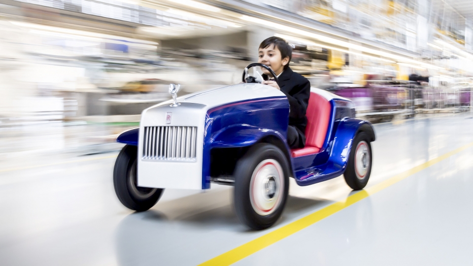 Dạo phố theo phong cách siêu sang với Rolls-Royce SRH dao pho theo phong cach sieu sang voi rolls royce srh