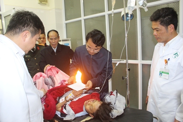 Thông tin chính thức vụ xe khách lao xuống vực trên Quốc lộ 4D thong tin chinh thuc vu xe khach lao xuong vuc tren quoc lo 4d