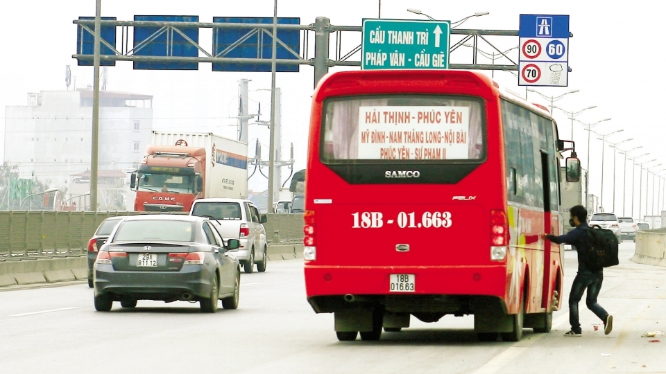 Xe dừng đỗ, đón trả khách trái phép trên cao tốc sẽ bị từ chối phục vụ