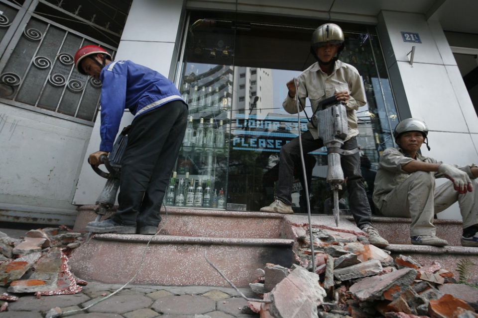 Toạ đàm: Vỉa hè là của công, muốn để xe trước nhà cần phải trả phí toa dam via he la cua cong muon de xe truoc nha can phai tra phi