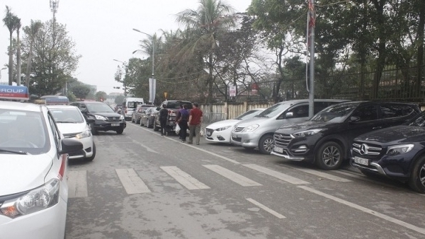 Thu hồi giấy phép các điểm trông giữ xe tăng giá sai quy định
