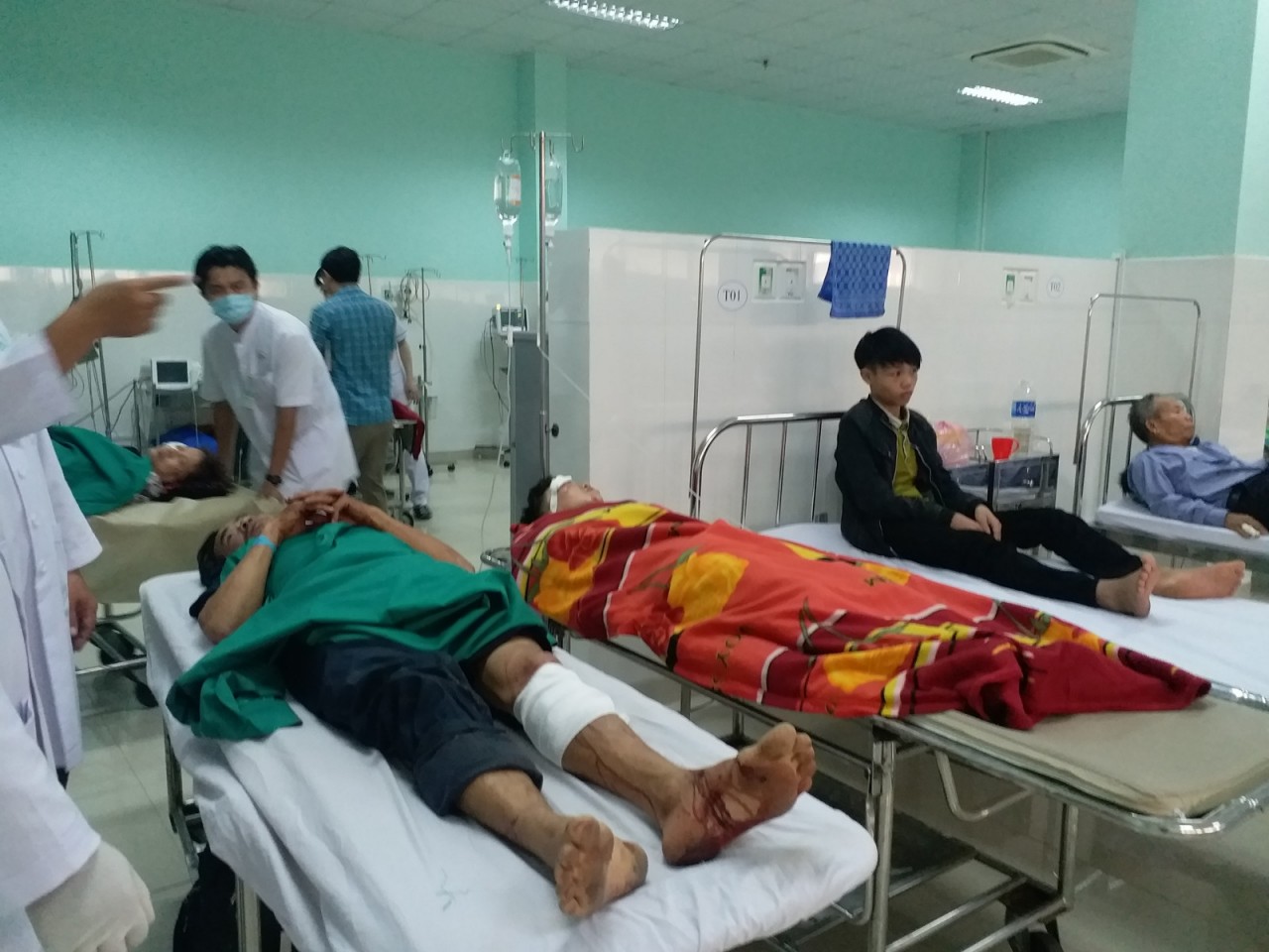 Xe khách lao xuống vực: 1 người chết, 19 người bị thương xe khach lao xuong vuc 1 nguoi chet 19 nguoi bi thuong