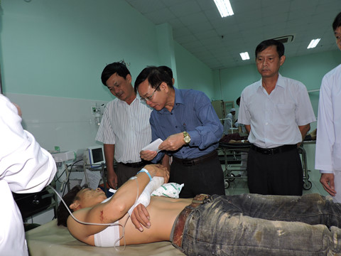 Xe khách lao xuống vực: 1 người chết, 19 người bị thương xe khach lao xuong vuc 1 nguoi chet 19 nguoi bi thuong