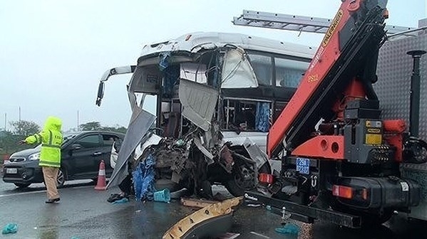 Đại tá CSGT nhận định về vụ xe khách đâm xe cứu hỏa trên cao tốc