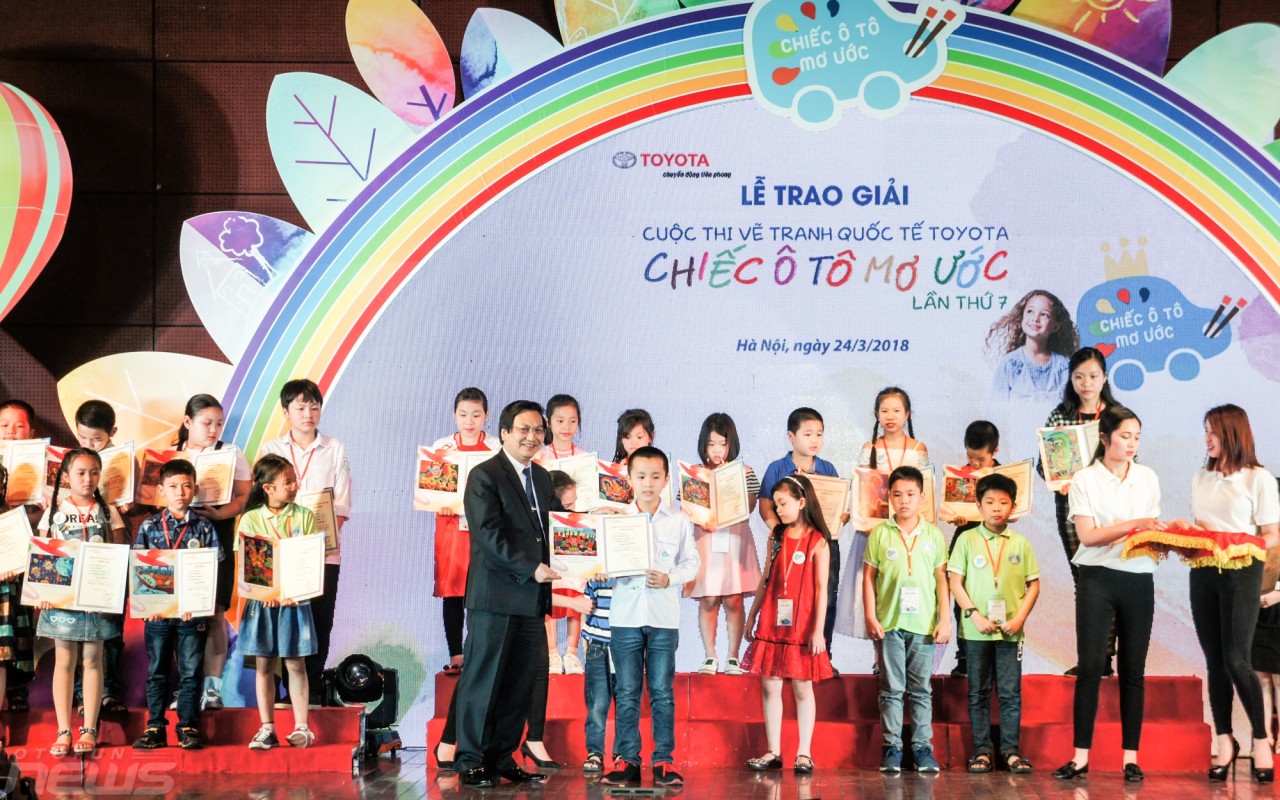 Cuộc thi Vẽ tranh Quốc tế Toyota lần thứ 7 khép lại với nhiều tác phẩm xuất sắc cuoc thi ve tranh quoc te toyota lan thu 7 khep lai voi nhieu tac pham xuat sac