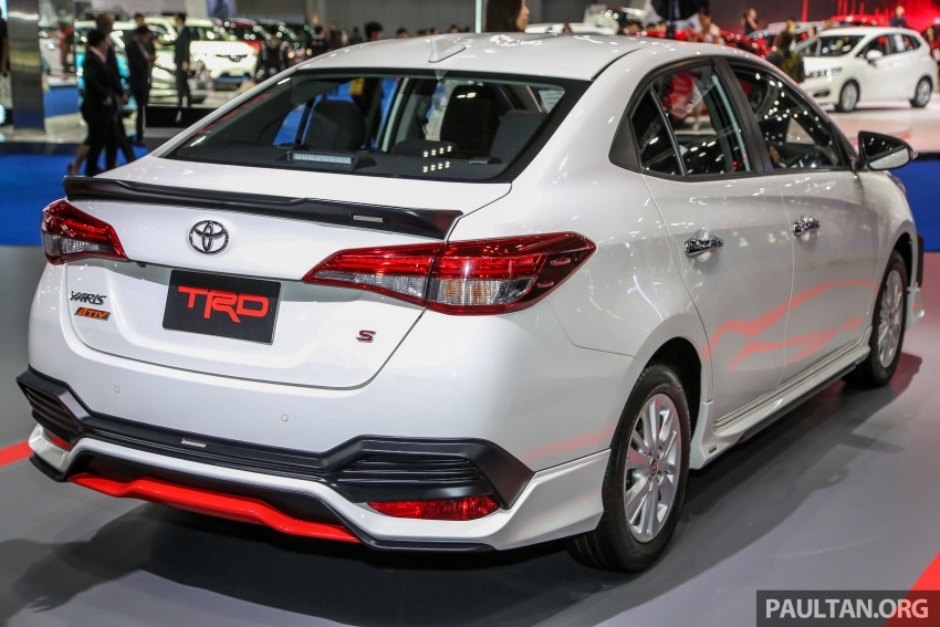 bangkok 2018 toyota yaris moi co them phien ban do the thao trd