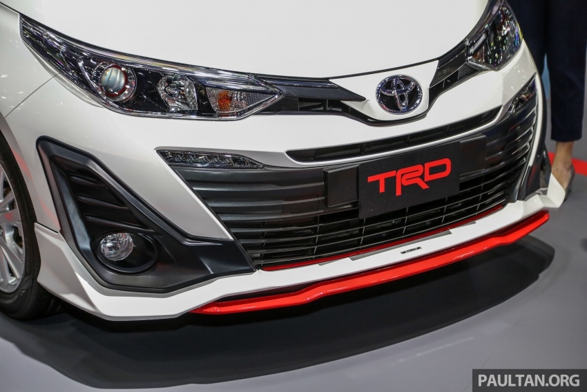 bangkok 2018 toyota yaris moi co them phien ban do the thao trd