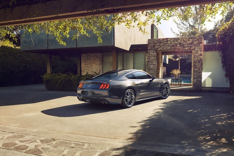 Ford Mustang trở thành chiếc xe thể thao bán chạy nhất thế giới ford mustang tro thanh chiec xe the thao ban chay nhat the gioi