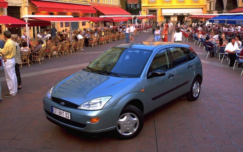 nhin lai chang duong hai thap ky nhieu thang tram cua ford focus