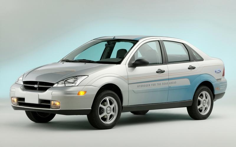 nhin lai chang duong hai thap ky nhieu thang tram cua ford focus
