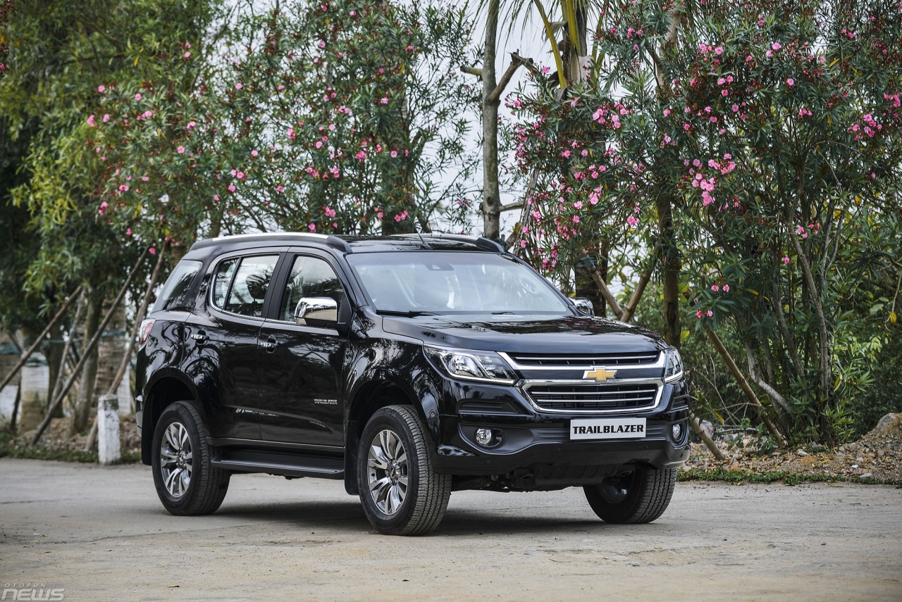 Ảnh thực tế SUV 7 chỗ Chevrolet Trailblazer 2018 sắp ra mắt người dùng Việt anh thuc te suv 7 cho chevrolet trailblazer 2018 sap ra mat nguoi dung viet