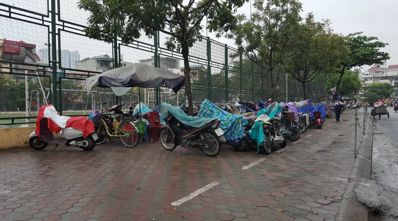 Hà Đông: Tràn lan tình trạng chiếm dụng vỉa hè, lòng đường tại phường Hà Cầu ha dong tran lan tinh trang chiem dung via he long duong tai phuong ha cau