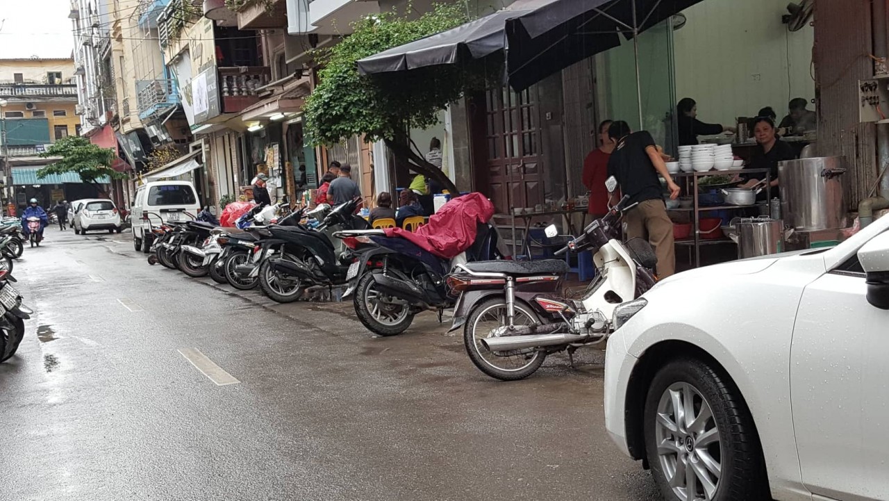 Hà Đông: Tràn lan tình trạng chiếm dụng vỉa hè, lòng đường tại phường Hà Cầu ha dong tran lan tinh trang chiem dung via he long duong tai phuong ha cau