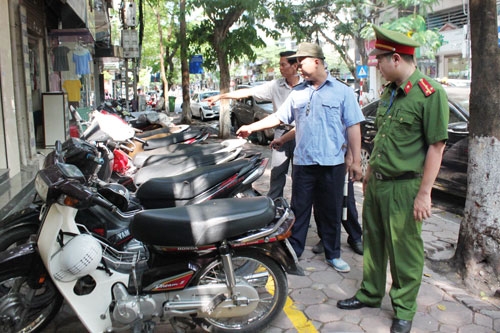 Chống lấn chiếm vỉa hè, lòng đường: Không để cảnh "bắt cóc bỏ đĩa" chong lan chiem via he long duong khong de canh bat coc bo dia