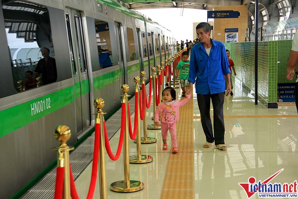 Một số bất tiện còn tồn tại ở tuyến đường sắt trên cao Cát Linh-Hà Đông nhieu bat tien o tuyen duong sat tren cao cat linh ha dong