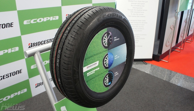 Đánh giá lốp Bridgestone ECOPIA EP300 mới: Bền hơn, tiết kiệm xăng hơn danh gia lop bridgestone ecopia ep300 moi ben hon bam hon tiet kiem xang hon
