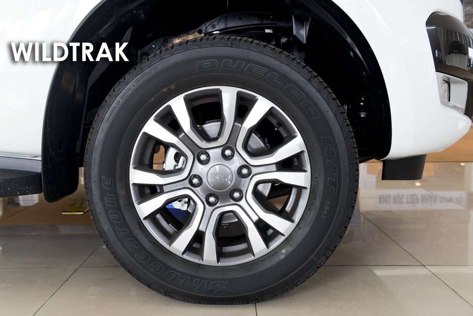 chi tiet ford ranger wildtrak 22l at 4x4 vua ra mat tai viet nam