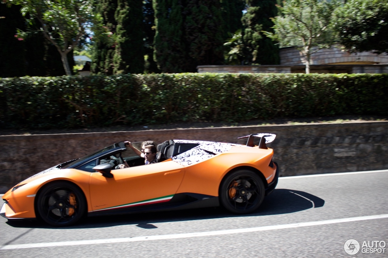 lamborghini huracan performante spyder lo dien hoan toan tren duong pho italy