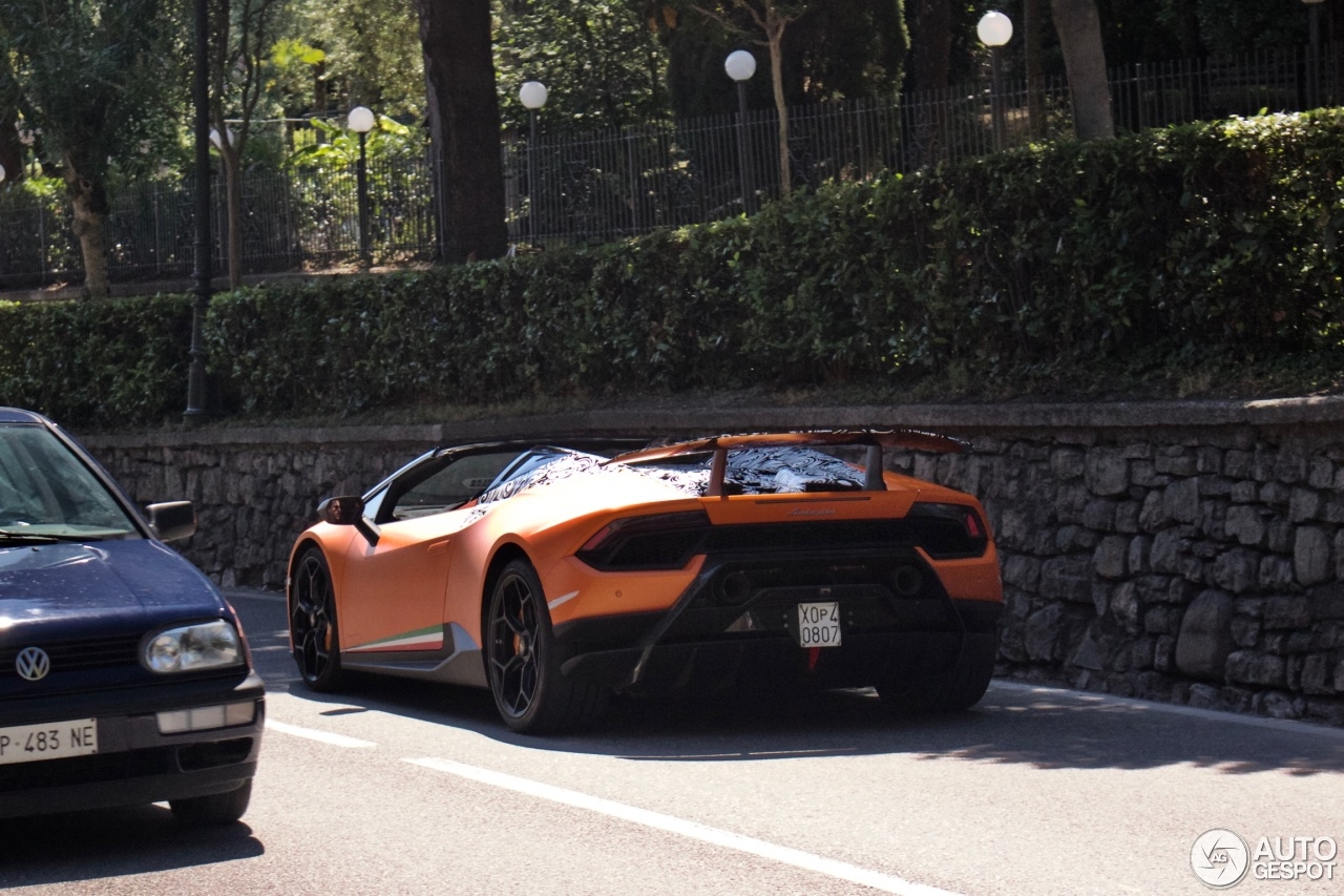 lamborghini huracan performante spyder lo dien hoan toan tren duong pho italy