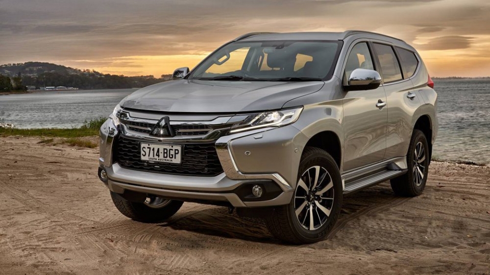 mau xe ke thua mitsubishi lancer evolution se la suv