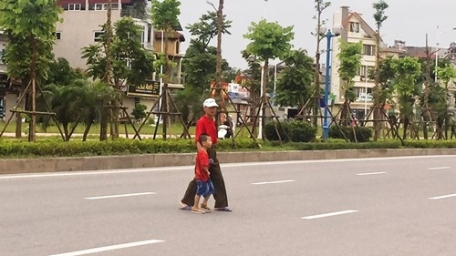 Cảnh báo tình trạng người đi bộ sang đường tùy tiện