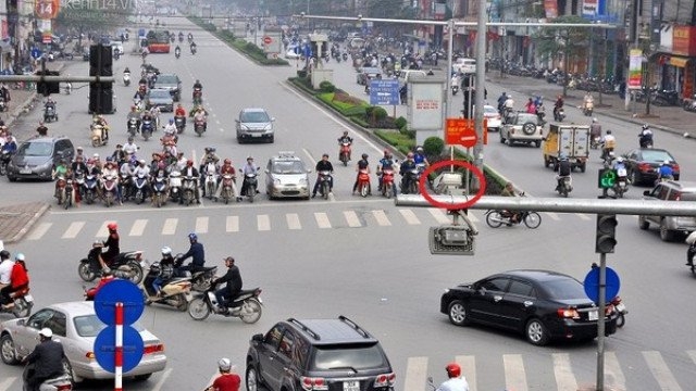 Camera giao thông Hà Nội bắt lỗi kiểu khác lạ camera giao thong ha noi bat loi kieu khac la