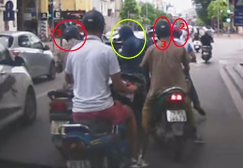 ha noi nguoi phu nu bi dan canh trom tui xach tren pho tran phu