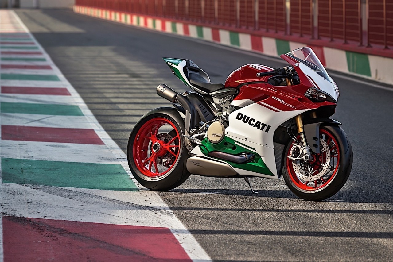 quai thu 209 ma luc ducati 1299 panigale r final edition lo dien