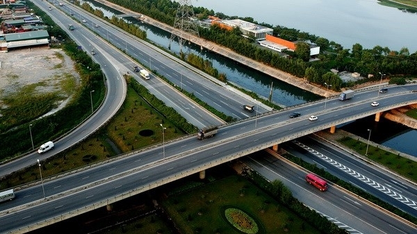Phân luồng thi công nút giao trung tâm quận Long Biên từ ngày 27/7