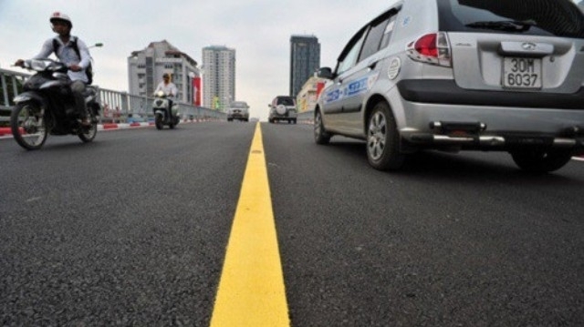 Đè vạch liền theo quy định mới, lái xe bị phạt bao nhiêu tiền?