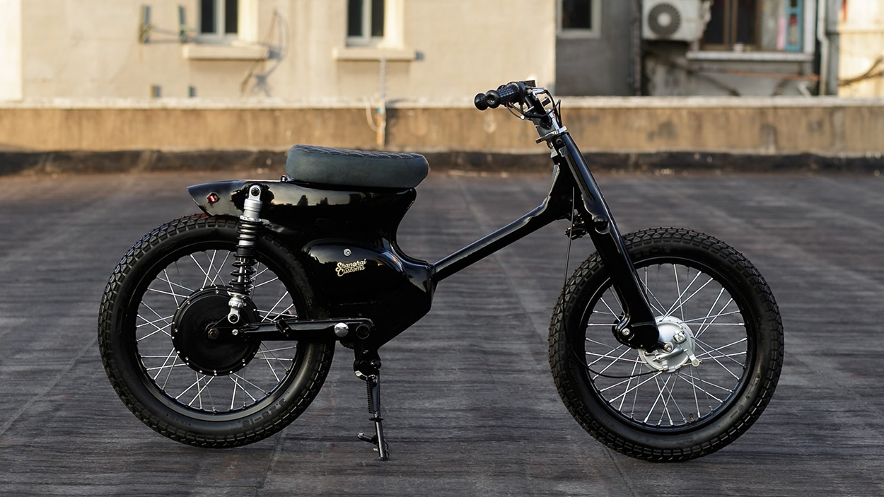 Ngắm Honda Cub 1967 "biến hình" thành xe điện đầy cá tính