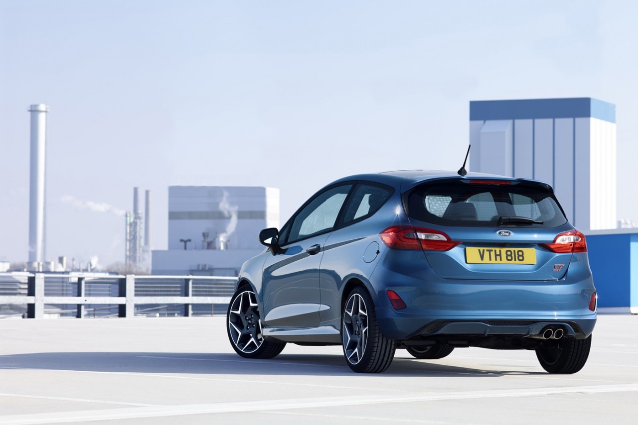 Ford ford khai tu fiesta tai que nha my