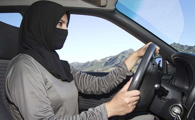 Ả Rập Saudi chính thức bỏ lệnh cấm phụ nữ lái xe a rap saudi chinh thuc bo lenh cam phu nu lai xe