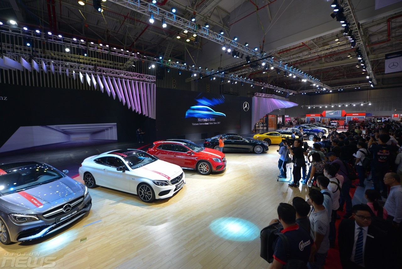 vims 2017 mercedes benz gop mat tai trien lam voi dan xe sang hung hau