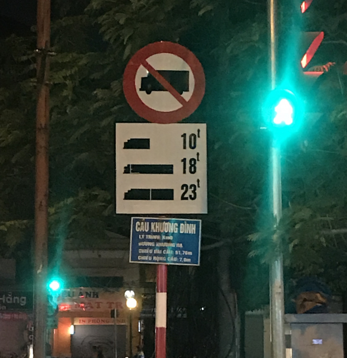 Hà Nội: Xe tải hạng nặng lộng hành đe dọa cầu Khương Đình ha noi xe tai hang nang long hanh de doa cau khuong dinh