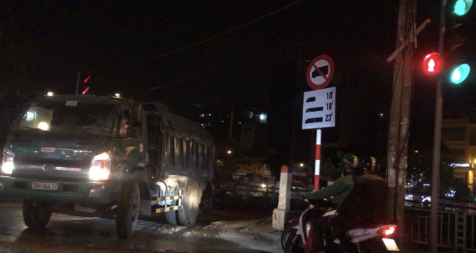 Hà Nội: Xe tải hạng nặng lộng hành đe dọa cầu Khương Đình ha noi xe tai hang nang long hanh de doa cau khuong dinh