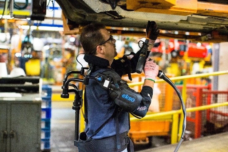 Ford giảm tải cho công nhân nhà máy với "áo giáp siêu nhân" Exoskeleton ford giam tai cho cong nhan nha may voi ao giap sieu nhan exoskeleton