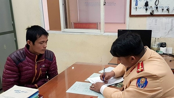 Hà Nội: Tài xế lái xe ngược chiều trên Vành đai 3 bị tước bằng lái 2 tháng