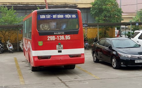 Hà Nội: Tài xế lái xe ngược chiều trên Vành đai 3 bị tước bằng lái 2 tháng ha noi tai xe lai xe nguoc chieu tren vanh dai 3 bi tuoc bang lai 2 thang