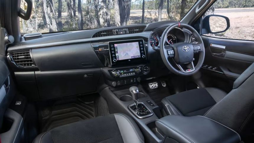 Toyota Hilux GR Sport 2023 ra mắt, đối đầu Ford Ranger Raptor Toyota Hilux GR Sport 2023 ra mắt, đối đầu Ford Ranger Raptor