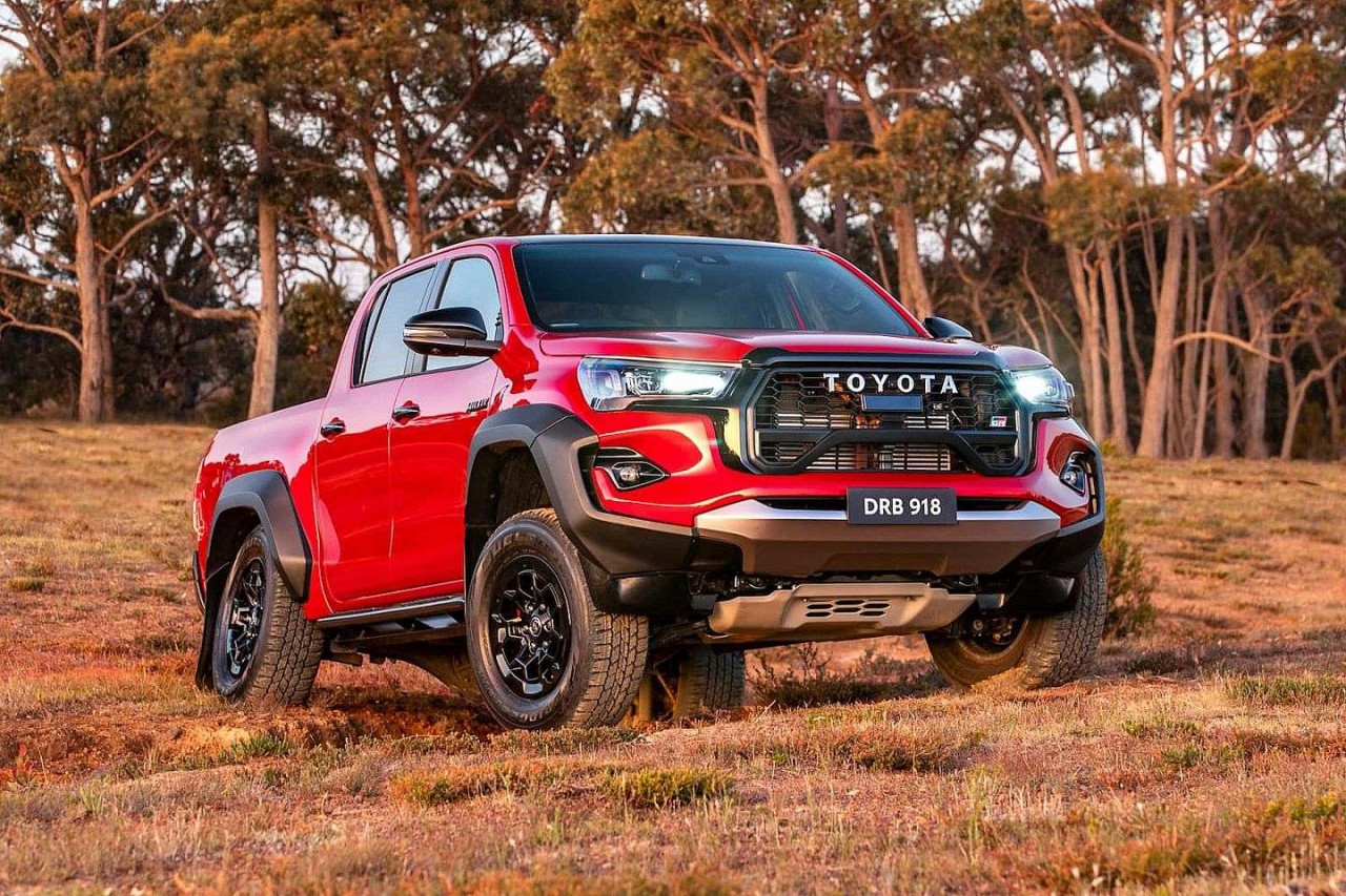 Toyota Hilux GR Sport 2023 ra mắt, đối đầu Ford Ranger Raptor Toyota Hilux GR Sport 2023 ra mắt, đối đầu Ford Ranger Raptor