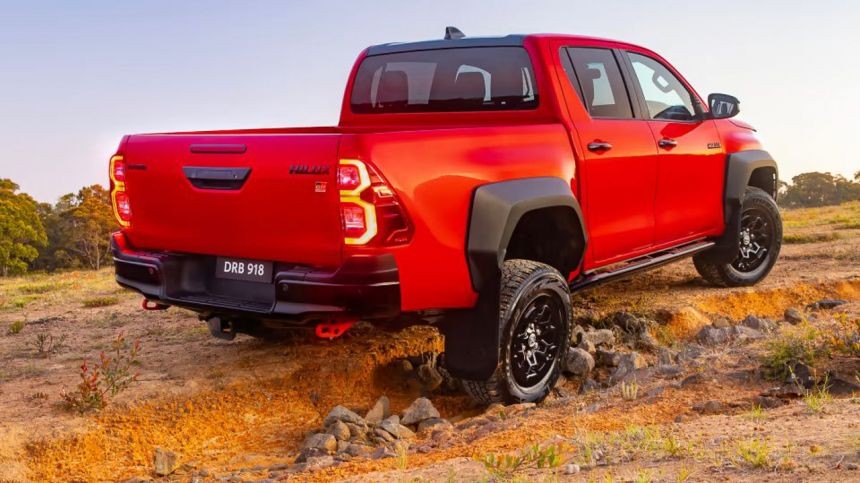 Toyota Hilux GR Sport 2023 ra mắt, đối đầu Ford Ranger Raptor Toyota Hilux GR Sport 2023 ra mắt, đối đầu Ford Ranger Raptor