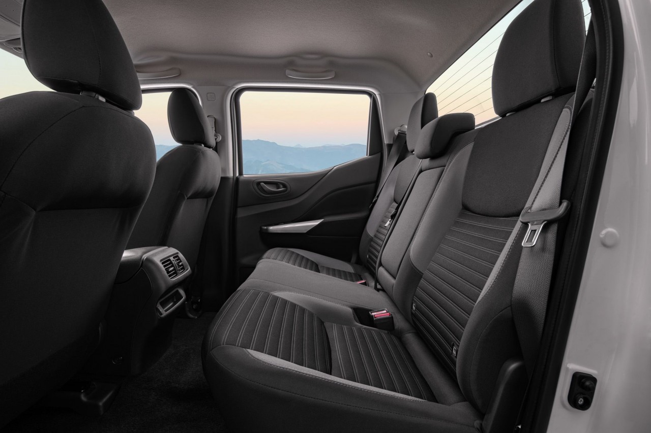 Nissan Navara EL 2WD - Ngôi sao bán tải tầm giá dưới 700 triệu