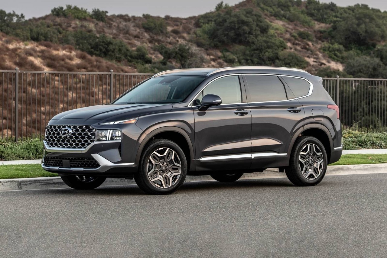 Hyundai Santa Fe giữ vững ngôi vương doanh số xe gầm cao cỡ D Hyundai Santa Fe giữ vững ngôi vương doanh số xe gầm cao cỡ D