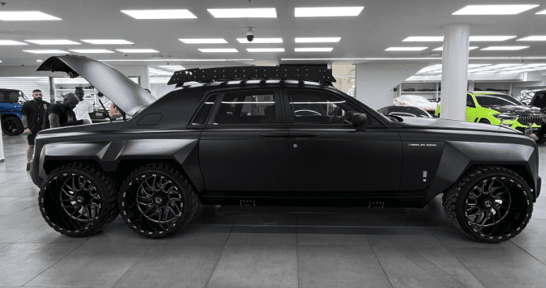 Supercar Blondie lái thử Rolls-Royce 6 bánh, bị người Việt chê vì dùng LED rẻ tiền Supercar Blondie lái thử Rolls Royce 6 bánh, bị người Việt chê vì dùng LED rẻ tiền
