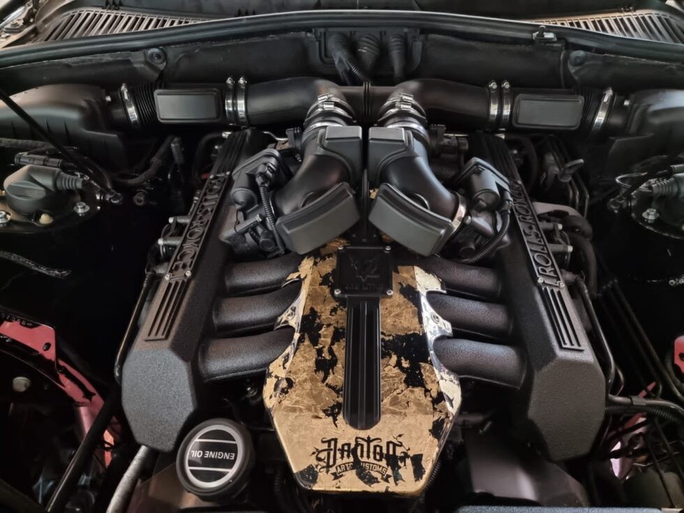 Supercar Blondie lái thử Rolls-Royce 6 bánh, bị người Việt chê vì dùng LED rẻ tiền Supercar Blondie lái thử Rolls Royce 6 bánh, bị người Việt chê vì dùng LED rẻ tiền
