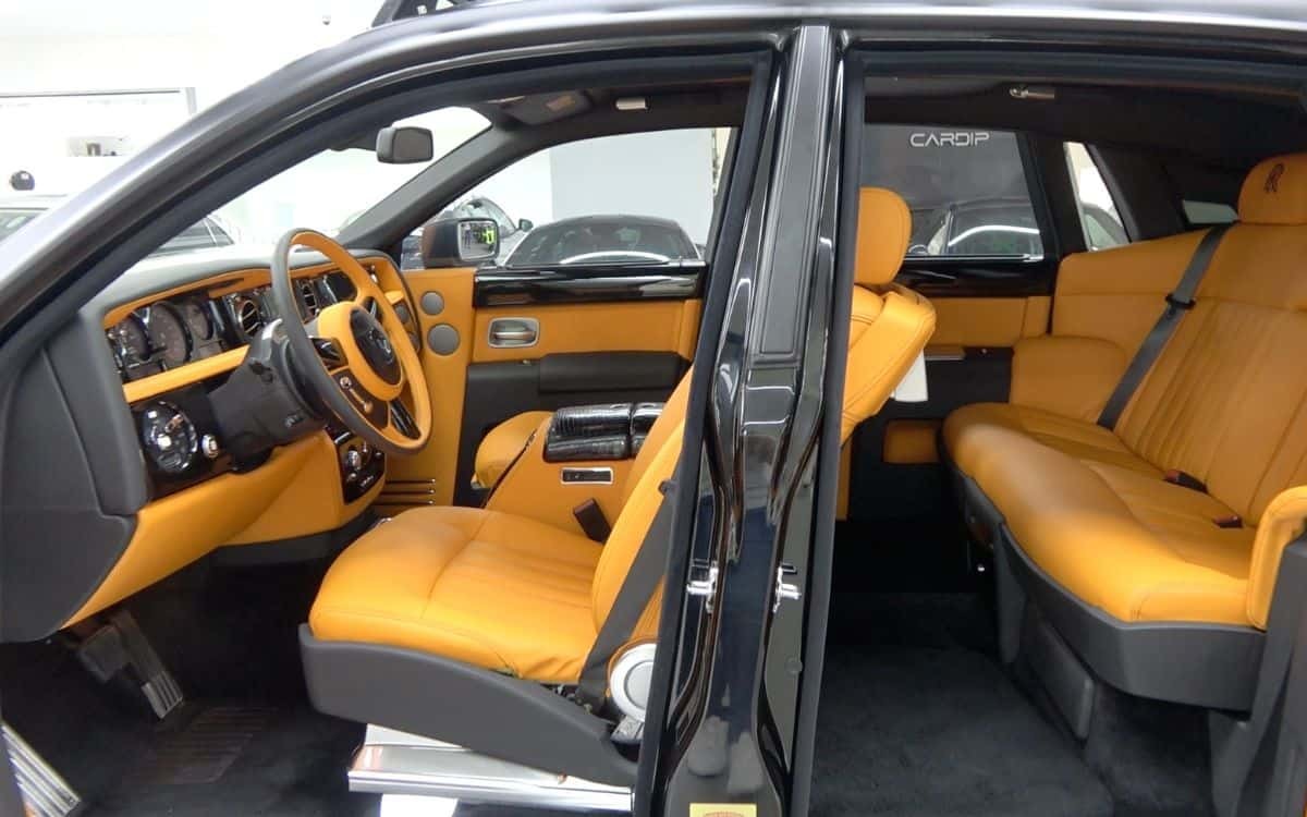 Supercar Blondie lái thử Rolls-Royce 6 bánh, bị người Việt chê vì dùng LED rẻ tiền Supercar Blondie lái thử Rolls-Royce 6 bánh, bị người Việt chê vì dùng LED rẻ tiền