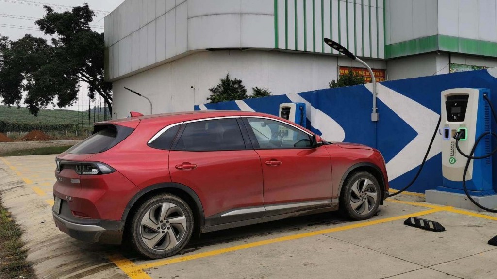 Bộ Tài chính đề xuất giảm thuế tiêu thụ đặc biệt ô tô điện và hybrid
