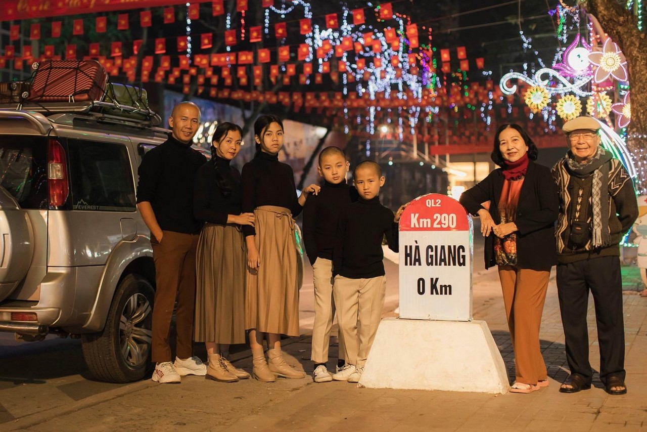 Ông bà U80 và con cháu xuyên Việt 5.500km trong 14 ngày cùng Ford Everest Ông bà U80 và con cháu xuyên Việt 5.500km trong 14 ngày cùng Ford Everest